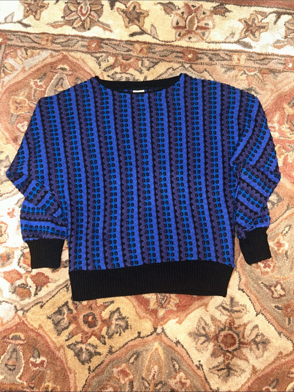 Vintage 80s Women’s Blue Patterned Sweater